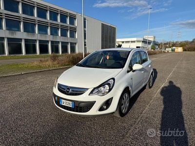 Usata Opel Corsa Edition 85 CV (62 kW) 2014 Bianco Utilitaria