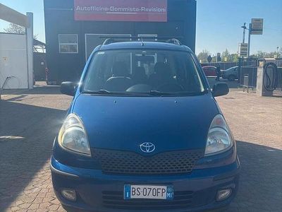 Usata Toyota Yaris 2001 Blu Station wagon