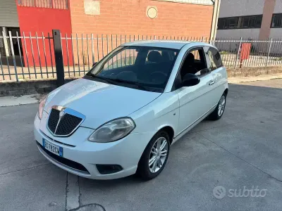Usata Lancia Ypsilon Silver 77 CV (56 kW) 2011 Bianco Utilitaria