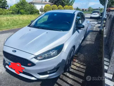 Gebraucht Ford Focus ST-Line 125 PS (91 kW) 2017 Grau Limousine