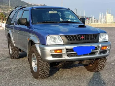 Usata Mitsubishi L200 99 CV (72 kW) 2001 Blu/azzurro Pick-up