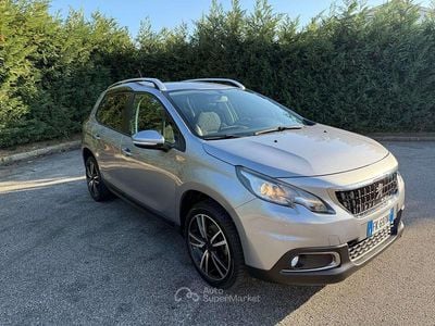 Usata Peugeot 2008 Allure 99 CV (72 kW) 2017 Argento SUV