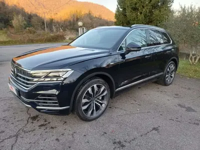 Usata VW Touareg Elegance 340 CV (250 kW) 2021 Moonlight blue perla SUV