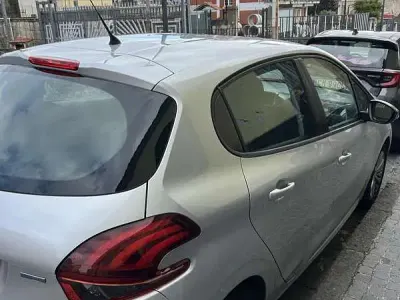 Usata Peugeot 208 Active 82 CV (60 kW) 2018 Utilitaria