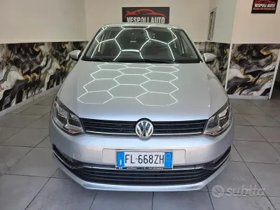 Usata VW Polo Comfortline 75 CV (55 kW) 2017 Grigio Berlina