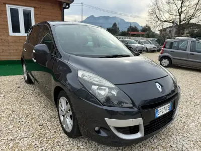 Usata Renault Scénic III 110 CV (80 kW) 2011 Grigio Monovolume