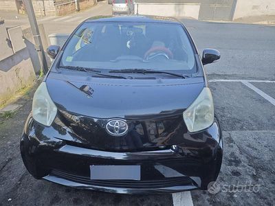 Usata Toyota iQ 90 CV (66 kW) 2009 Nero Utilitaria