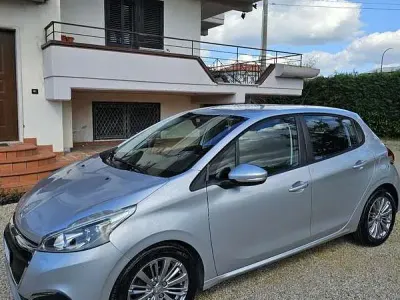 Usata Peugeot 208 Active 82 CV (60 kW) 2017 Utilitaria