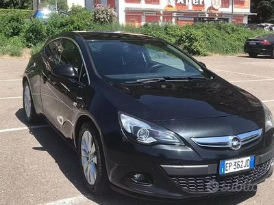 Usata Opel Astra GTC 130 CV (95 kW) 2012 Nero Berlina