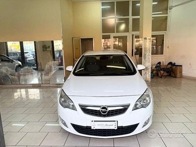 Bianco Usata 2011 Opel Astra Cosmo Station wagon | 2850 € (Buon prezzo)