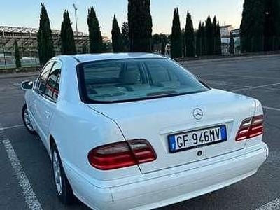 Usata Mercedes E320 Classic 197 CV (144 kW) 2000 Berlina