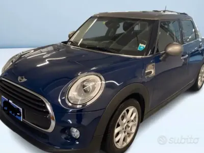 Usata Mini Cooper D 116 CV (85 kW) 2017 Blu Utilitaria