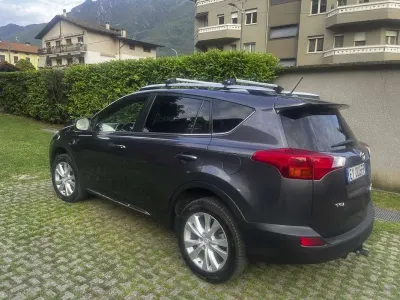 Usata Toyota RAV4 Lounge 150 CV (110 kW) 2015 Grigio SUV