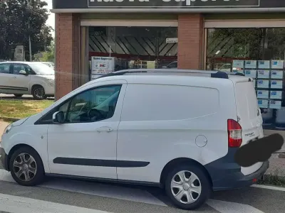 Usata Ford Transit Courier 95 CV (69 kW) 2017 Bianco Furgone
