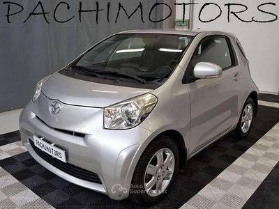 Usata Toyota iQ 68 CV (50 kW) 2010 Argento Utilitaria