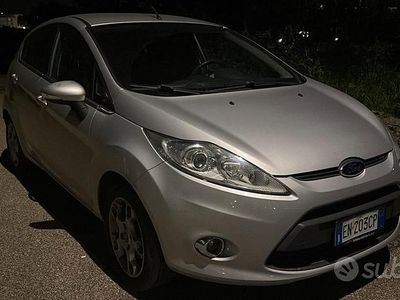Usata Ford Fiesta Titanium 97 CV (71 kW) 2011 Grigio Utilitaria