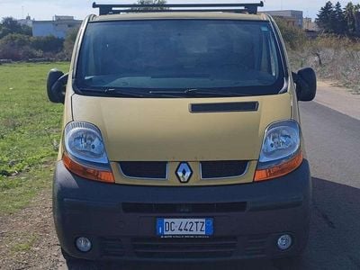 Usata Renault Trafic 101 CV (74 kW) 2005 Giallo Monovolume
