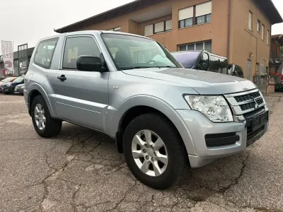 Usata Mitsubishi Pajero 199 CV (146 kW) 2016 Argento SUV