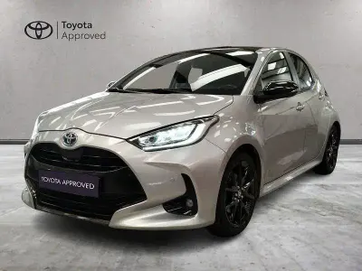 Usata Toyota Yaris Hybrid Lounge 116 CV (85 kW) 2022 Argento Berlina