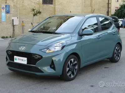 Usata Hyundai i10 67 CV (49 kW) 2023 Verde Utilitaria