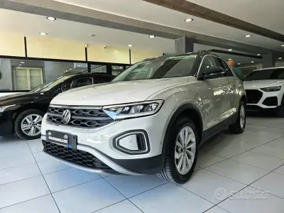 Usata VW T-Roc Life 116 CV (85 kW) 2025 Grigio SUV