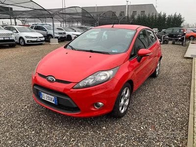 Usata Ford Fiesta Titanium 70 CV (51 kW) 2011 Rosso Utilitaria