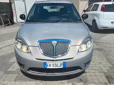 Usata Lancia Ypsilon 75 CV (55 kW) 2011 Beige Utilitaria