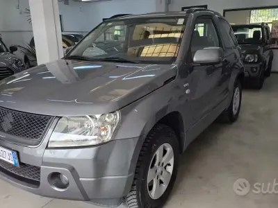 Usata Suzuki Grand Vitara 106 CV (77 kW) 2005 Grigio SUV