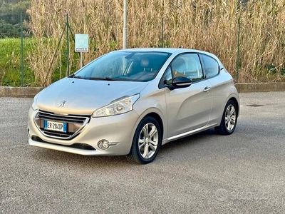 Usata Peugeot 208 Allure 120 CV (88 kW) 2013 Argento Utilitaria