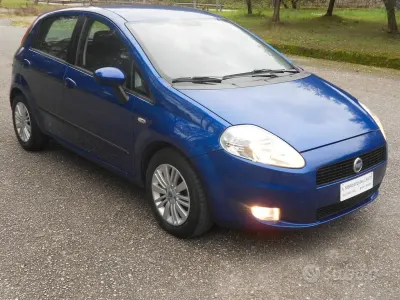 Usata Fiat Grande Punto Emotion 90 CV (66 kW) 2006 Blu Utilitaria