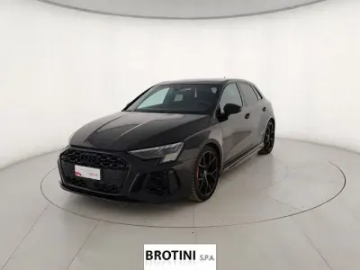 Usata Audi RS3 Sportback Ambiente 400 CV (294 kW) 2024 Nero mythos metallizzato Utilitaria