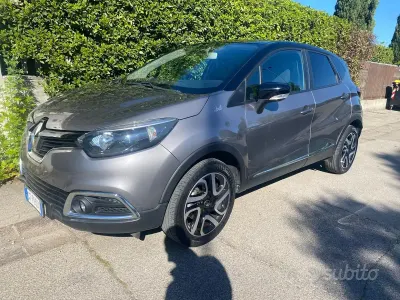 Usata Renault Captur Zen 90 CV (66 kW) 2017 Grigio SUV