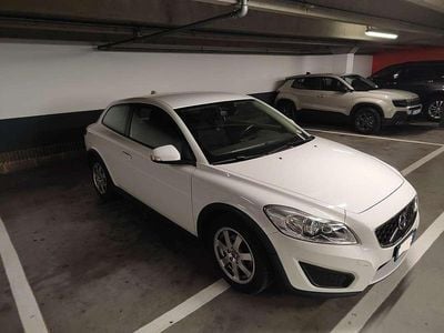 Usata Volvo C30 Kinetic 114 CV (83 kW) 2011 Bianco Utilitaria