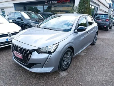 Usata Peugeot 208 Allure 102 CV (75 kW) 2022 Grigio Utilitaria