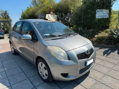 Usata Toyota Yaris 90 CV (66 kW) 2006 Grigio Berlina