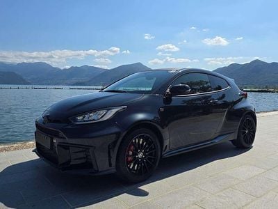 Usata Toyota Yaris 280 CV (205 kW) 2024 Nero Berlina