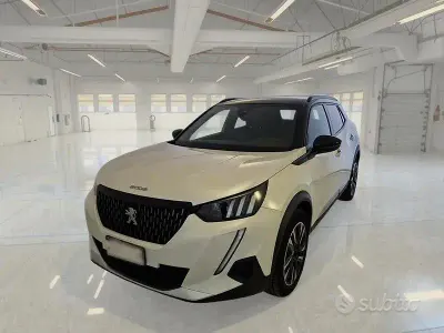 Usata Peugeot 2008 GT 130 CV (95 kW) 2023 Bianco SUV