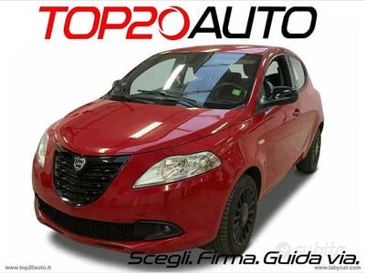 Usata Lancia Ypsilon 69 CV (50 kW) 2015 Rosso Utilitaria