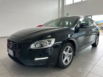 Usata Volvo V60 Business Edition 150 CV (110 kW) 2018 Nero Station wagon