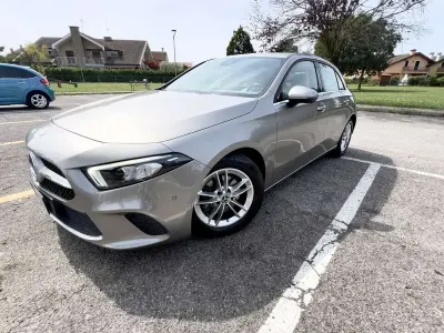 Usata Mercedes A180 Executive 116 CV (85 kW) 2019 Grigio Berlina