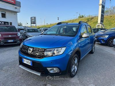 Usata Dacia Sandero Stepway 90 CV (66 kW) 2018 Blu Berlina
