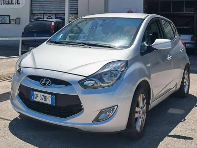 Usata Hyundai ix20 Comfort 87 CV (63 kW) 2014 Argento Utilitaria