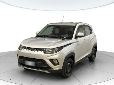 Usata Mahindra KUV100 87 CV (63 kW) 2025 Grigio argento SUV