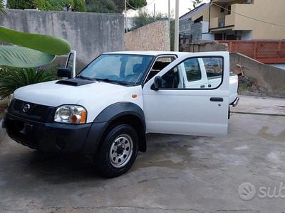 Usata Nissan Navara 190 CV (139 kW) 2011 Bianco Pick-up