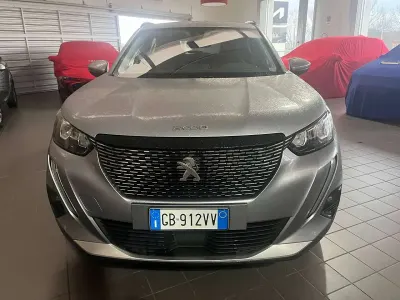 Begagnad Peugeot 2008 Allure 102 HK (75 kW) 2020 Silver SUV