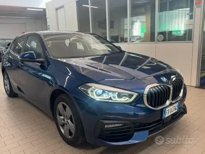 Käytetty BMW 118 Advantage 140 HP (102 kW) 2019 Sininen Viistoperä