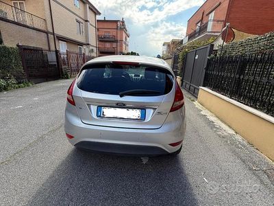 Usata Ford Fiesta Titanium 68 CV (50 kW) 2008 Grigio Utilitaria