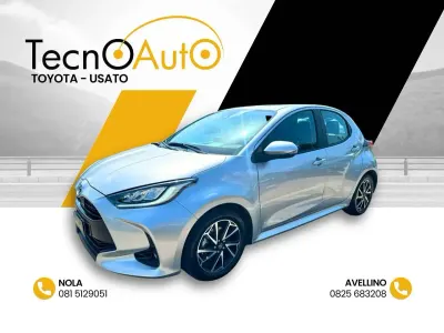 Usata Toyota Yaris Hybrid Trend 92 CV (67 kW) 2023 Silver met Berlina
