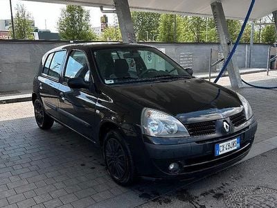 Usata Renault Clio II Privilege 75 CV (55 kW) 2005 Nero Utilitaria