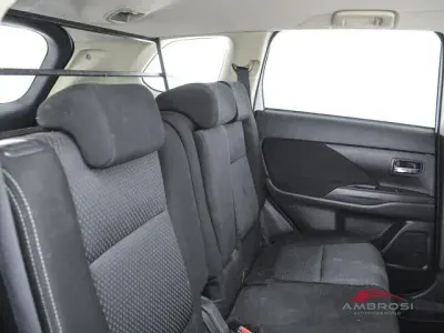 Usata Mitsubishi Outlander Instyle 150 CV (110 kW) 2019 Bianco SUV